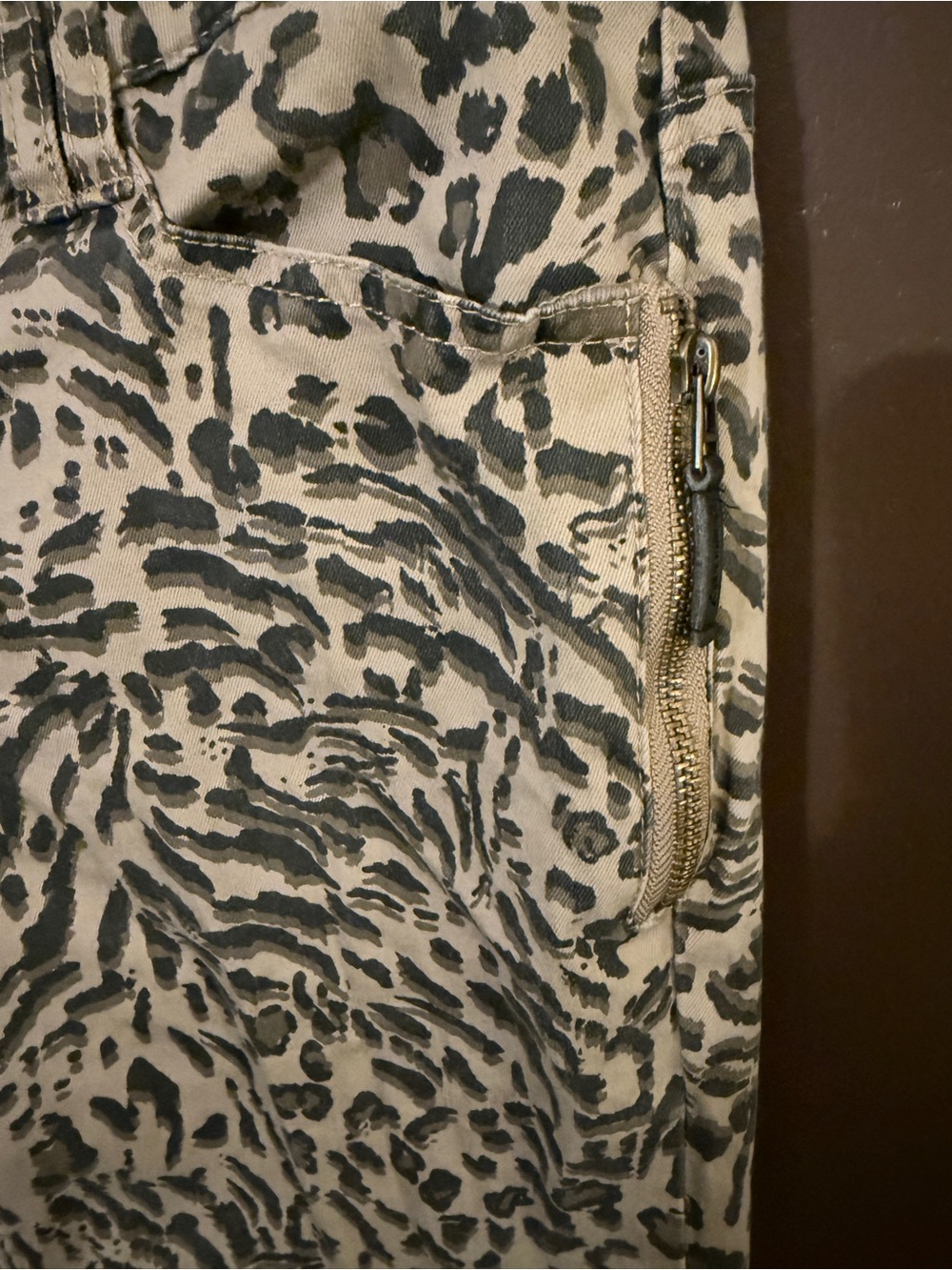Democracy “Ab” technology Skinny Jeans in brown with Black Animal Print - Picture 3 of 6